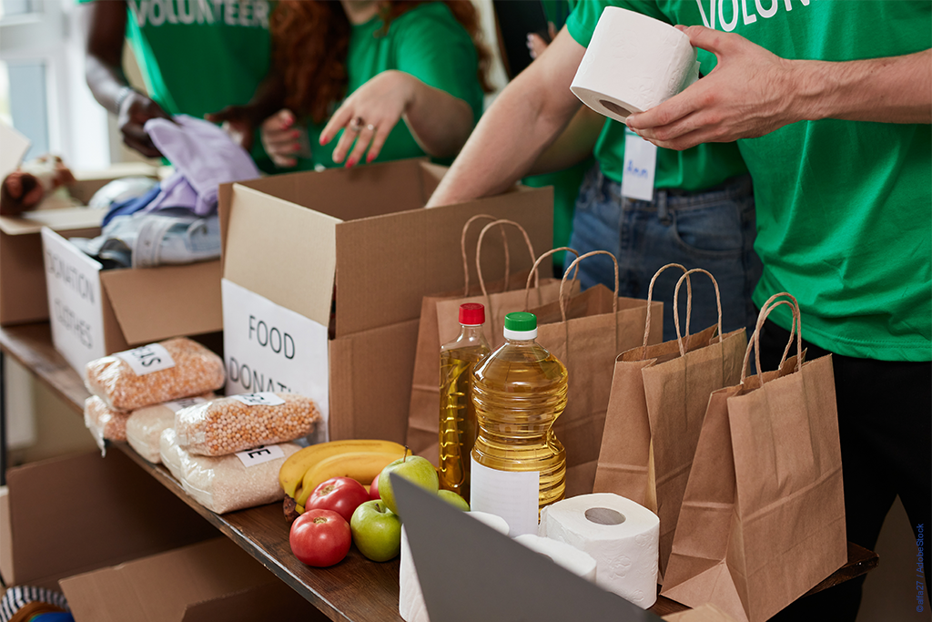 SSBR - Voluntarios sirviendo comidas